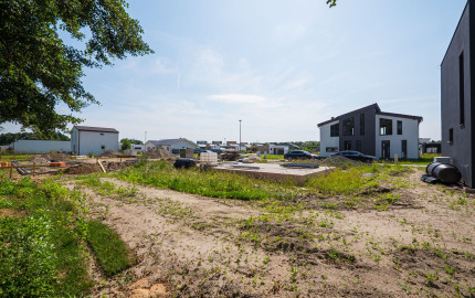 NA PREDAJ pozemok + základová doska + projekt priamo pri golfovom areály PENATI GOLF REZORT