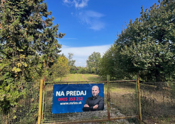 Na predaj stavebný pozemok 800m2, Kvetoslavov