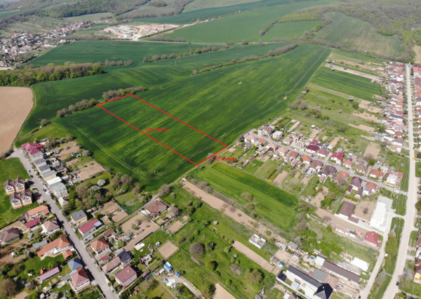 POZEMOK 14.796 m2, Horné Trhovište (Hlohovec)